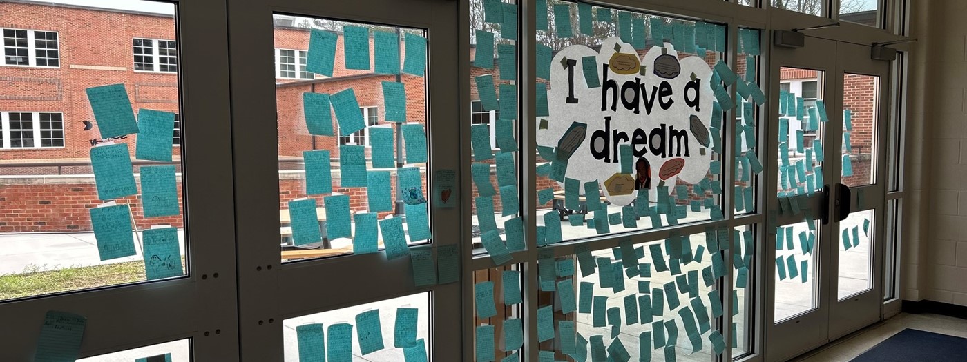 &#34;I Have a Dream&#34;  and small blue pieces of paper with children&#39;s dreams